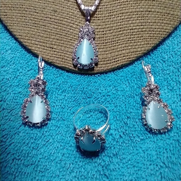Jewelry - Silvertone blue cat eye crystal necklace ring earrings set